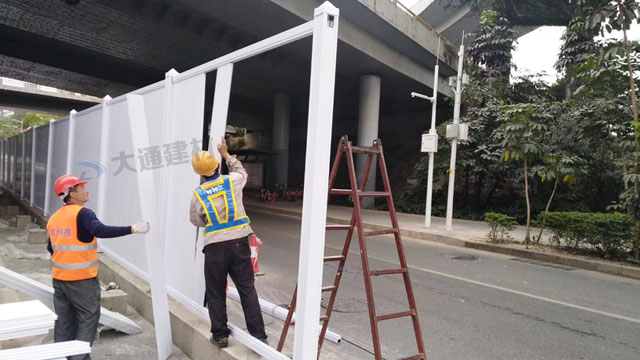 武漢市武昌區紫沙路(lù)市政道(dào)路(lù)改造工(gōng)程PVC圍擋安裝