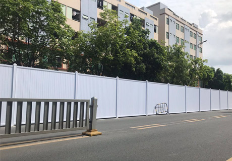 深圳大(dà)通(tōng)建材PVC圍擋施工(gōng)案例