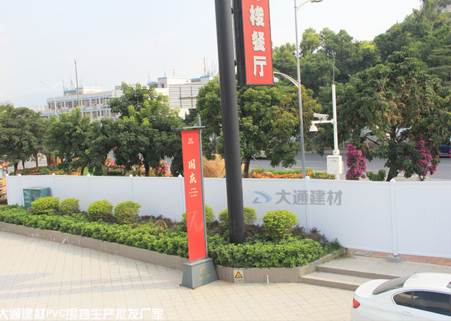 深圳PVC圍擋白(bái)色_深圳福田地(dì)産施工(gōng)PVC圍擋案例
